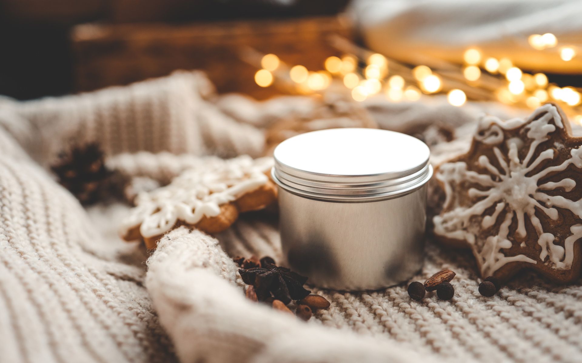 Travel tin candle for the holidays