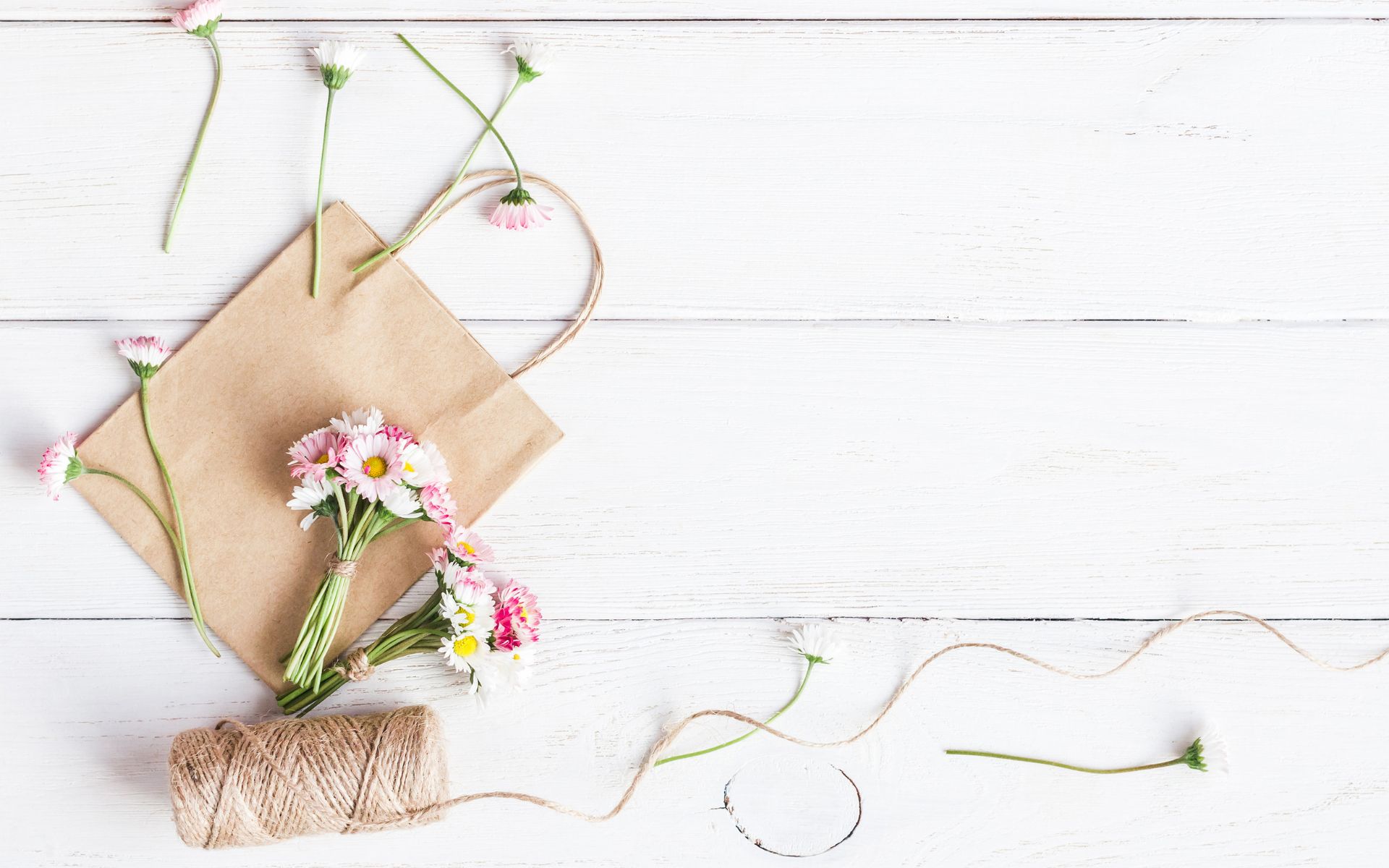 Summer Gift Bundles with tin candles, wax melts, and air fresheners